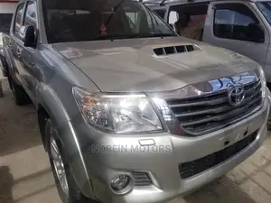 Toyota Hilux SR 4x4 2015 Silver