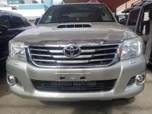 Toyota Hilux SR 4x4 2015 Silver