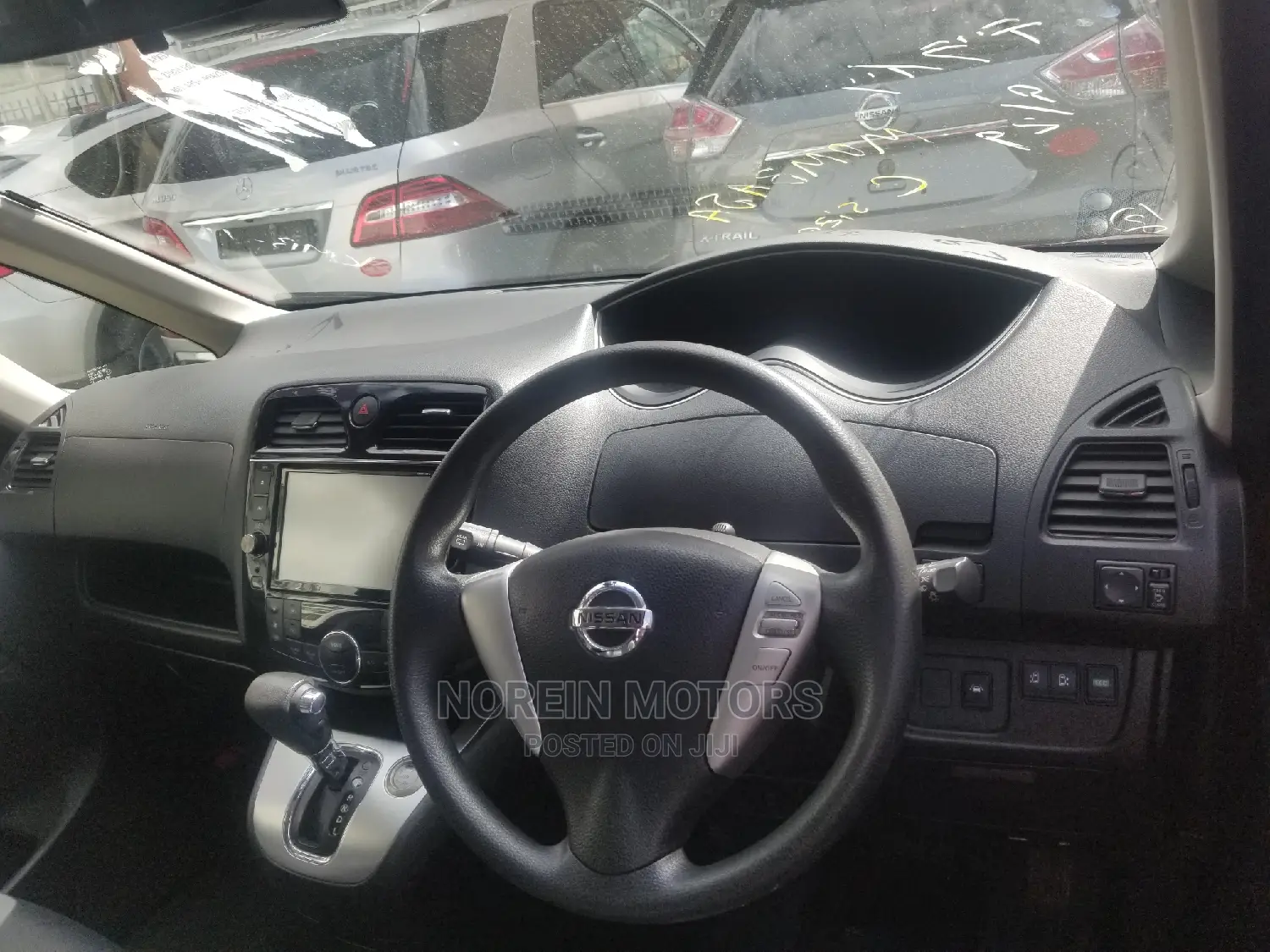 Nissan Serena 2015 Orange