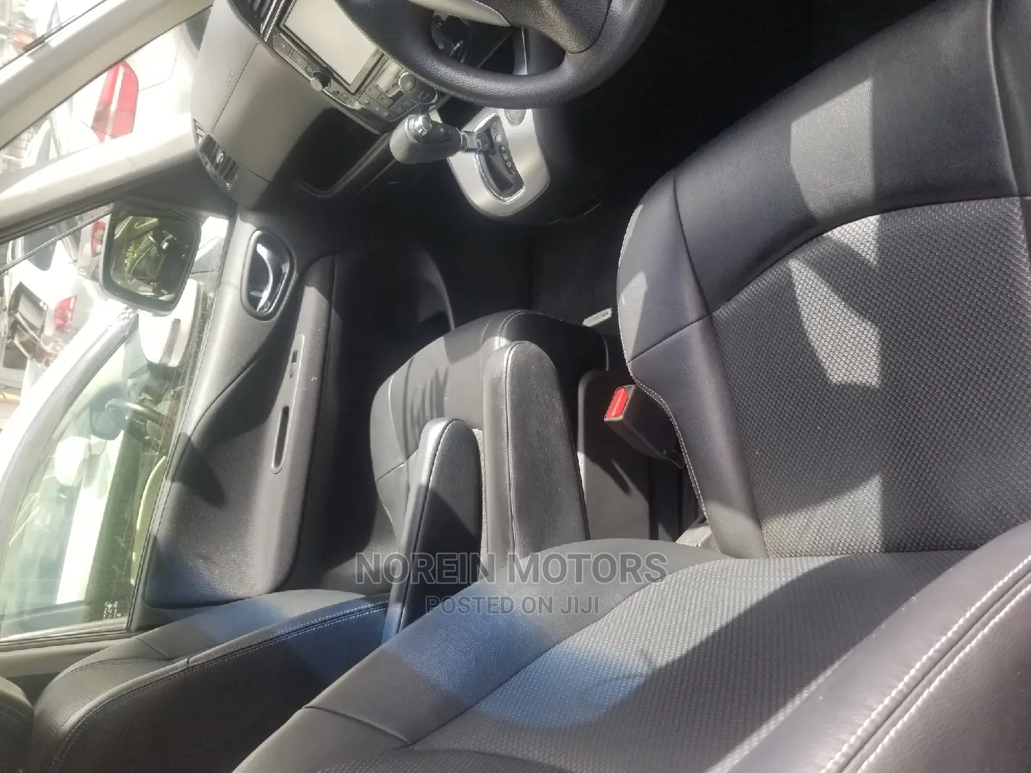 Nissan Serena 2015 Orange