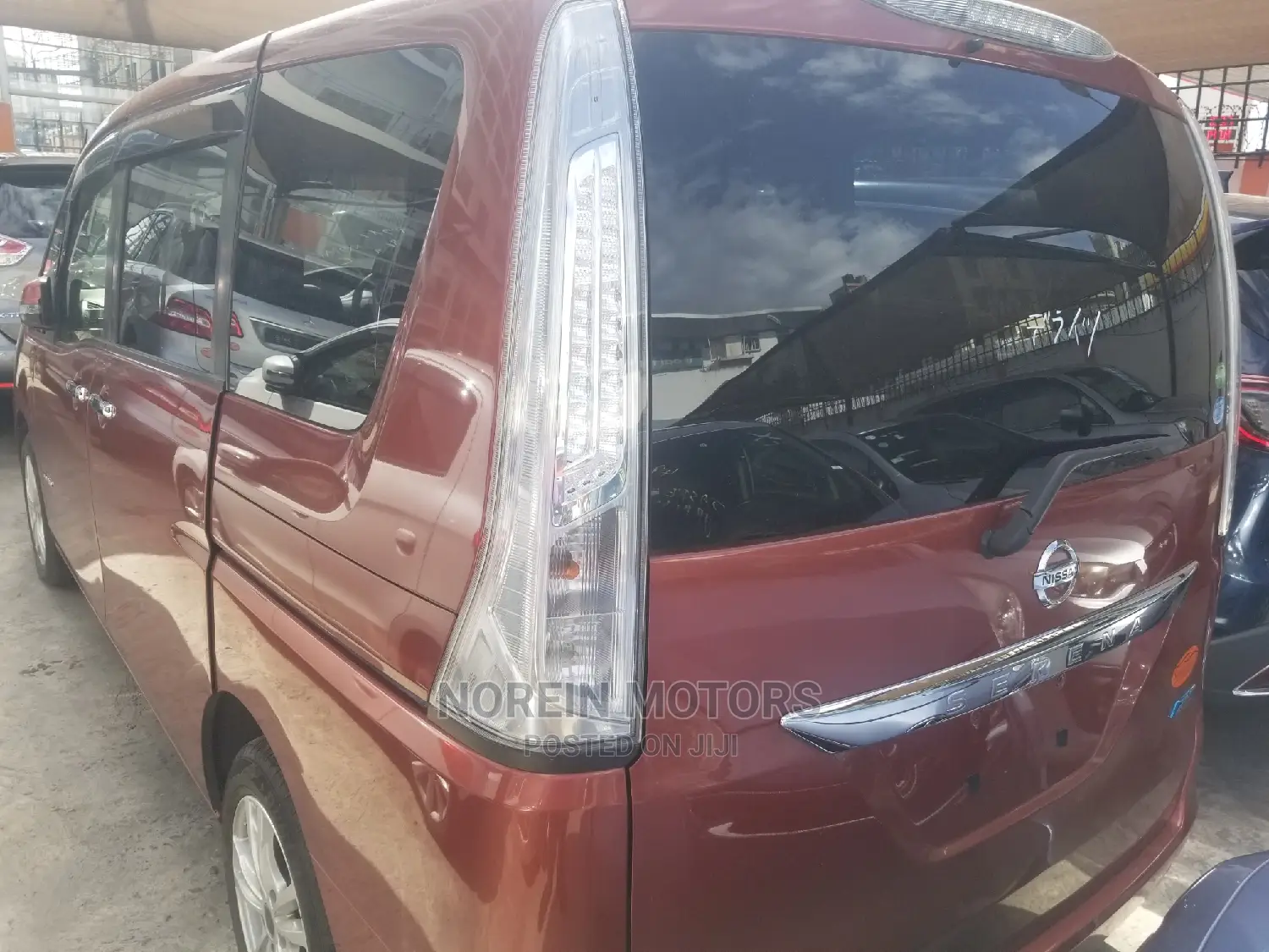 Nissan Serena 2015 Orange