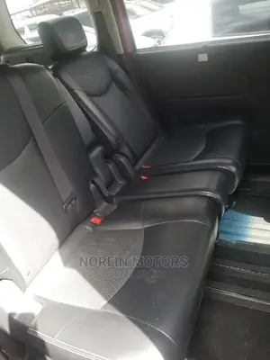 Nissan Serena 2015 Orange