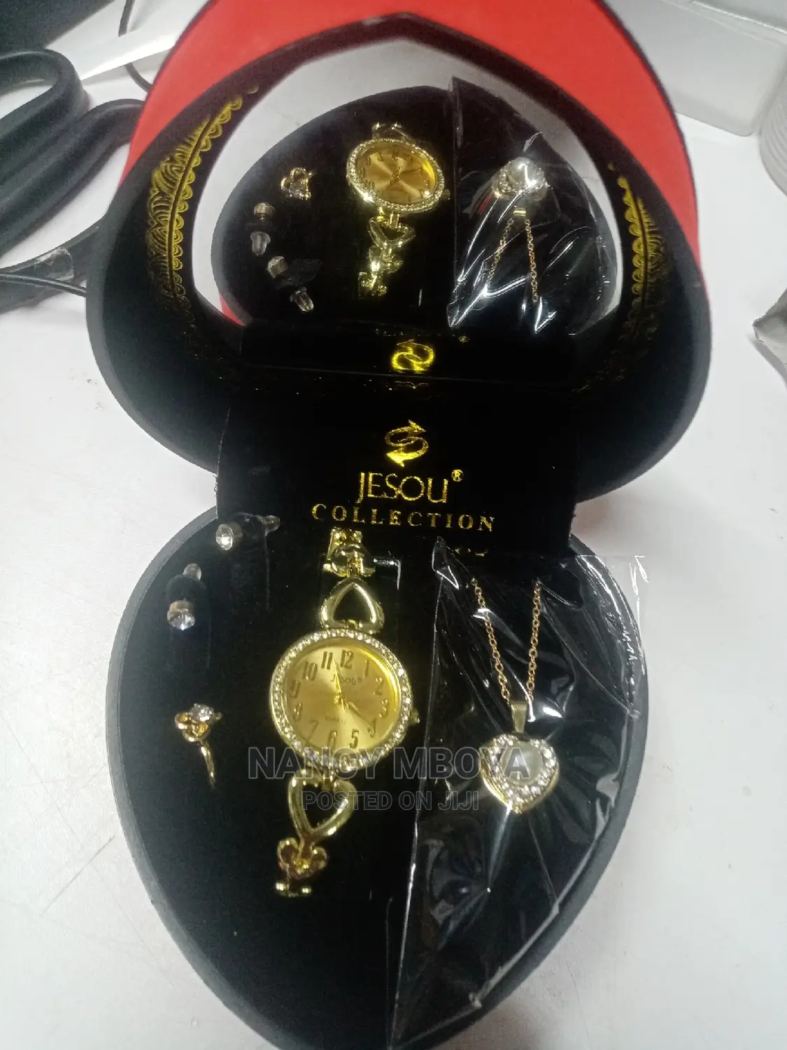 Ladies Watch 4 in 1 Gift Set With Free Gift Box Mirror
