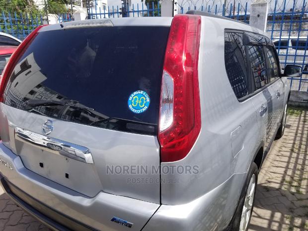 Nissan X-Trail SV Premium 2014 Silver - thumbnail 4