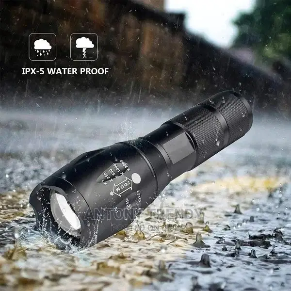 Portable Daylight T6flashlight White Light Zoomable Hunting.