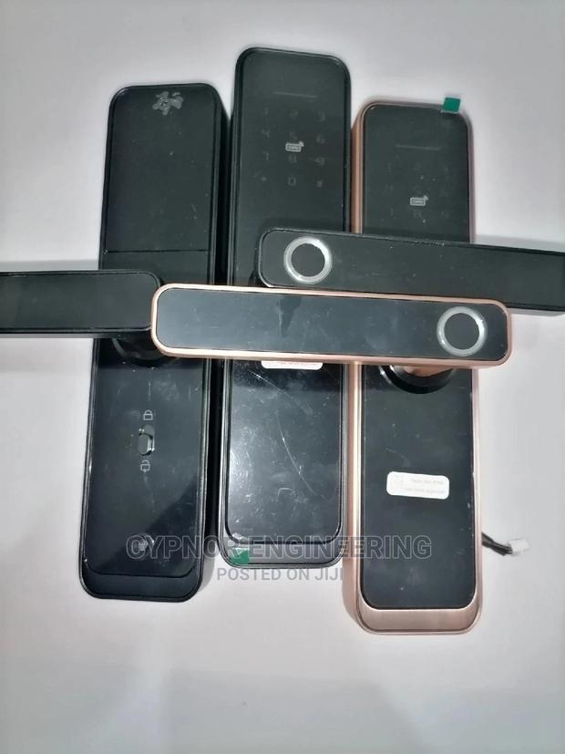 Biometric Smart Door Lock - thumbnail 3