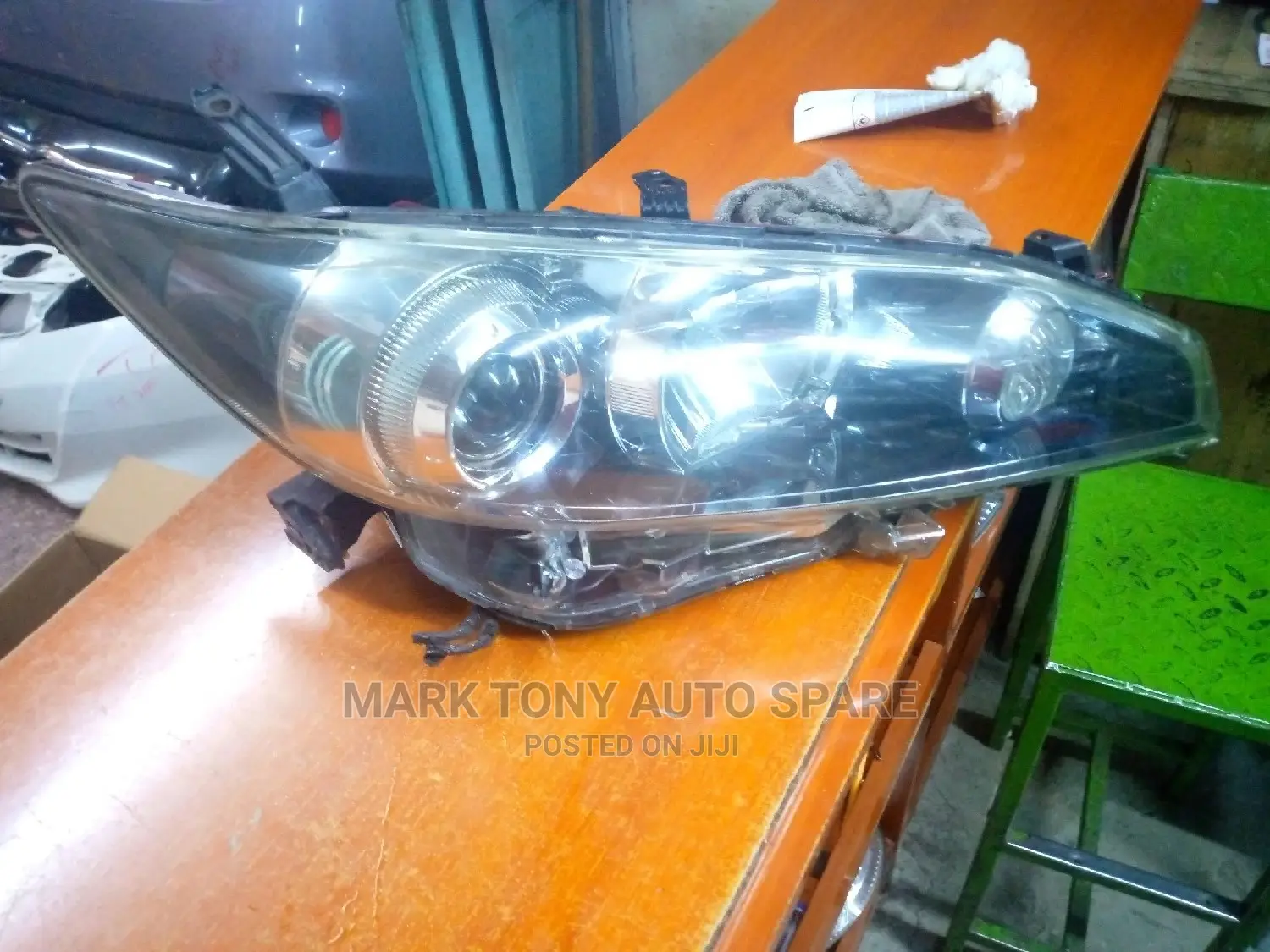 Toyota Wish 2010;Headlight.