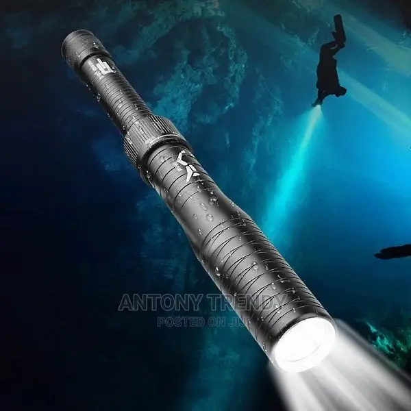 3000lm Ultrafire CREE XML T6 LED Zoomable Flashlight.
