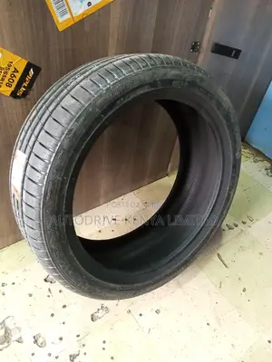 225/45r19 Lassa