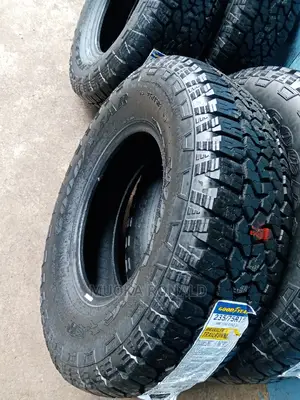235/75r15 Goodyear Tyre Made in Canada (A/T)