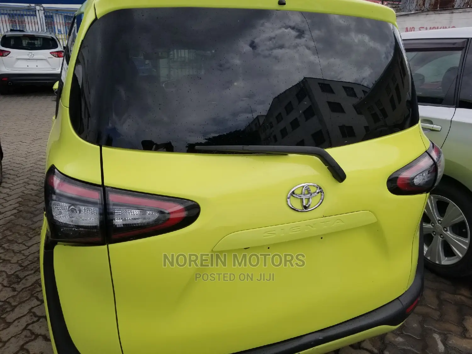 Toyota Sienta 1.5 AWD (6-Seater) 2015 Yellow