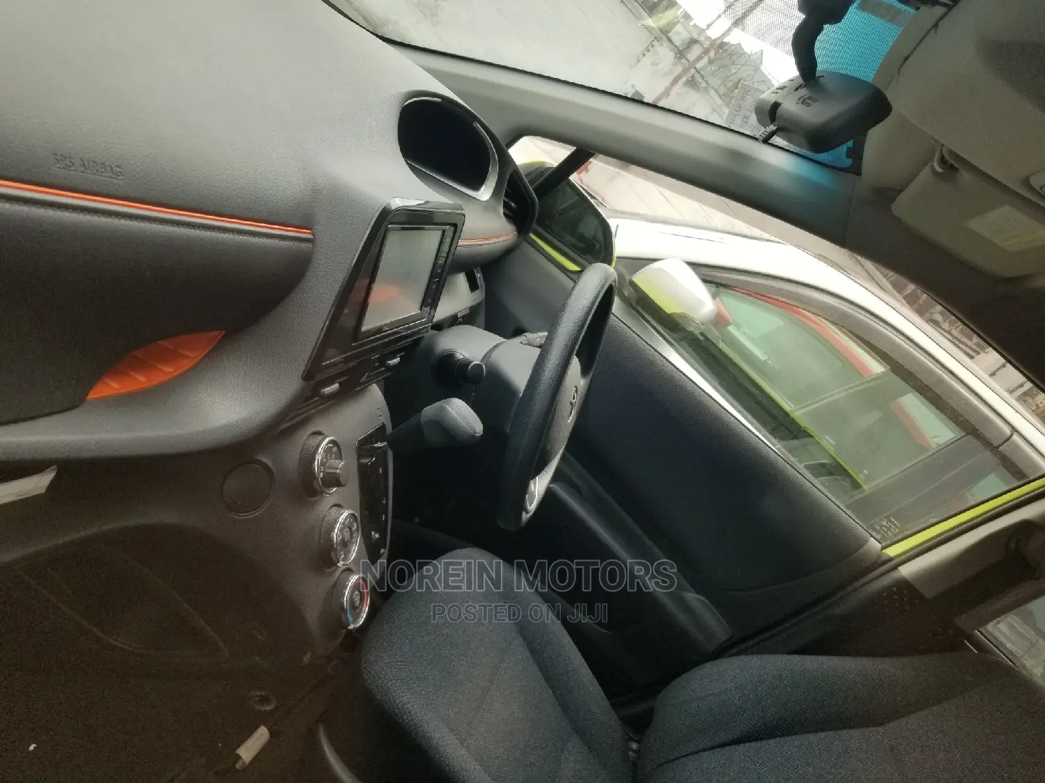 Toyota Sienta 1.5 AWD (6-Seater) 2015 Yellow