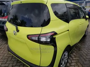 Toyota Sienta 1.5 AWD (6-Seater) 2015 Yellow