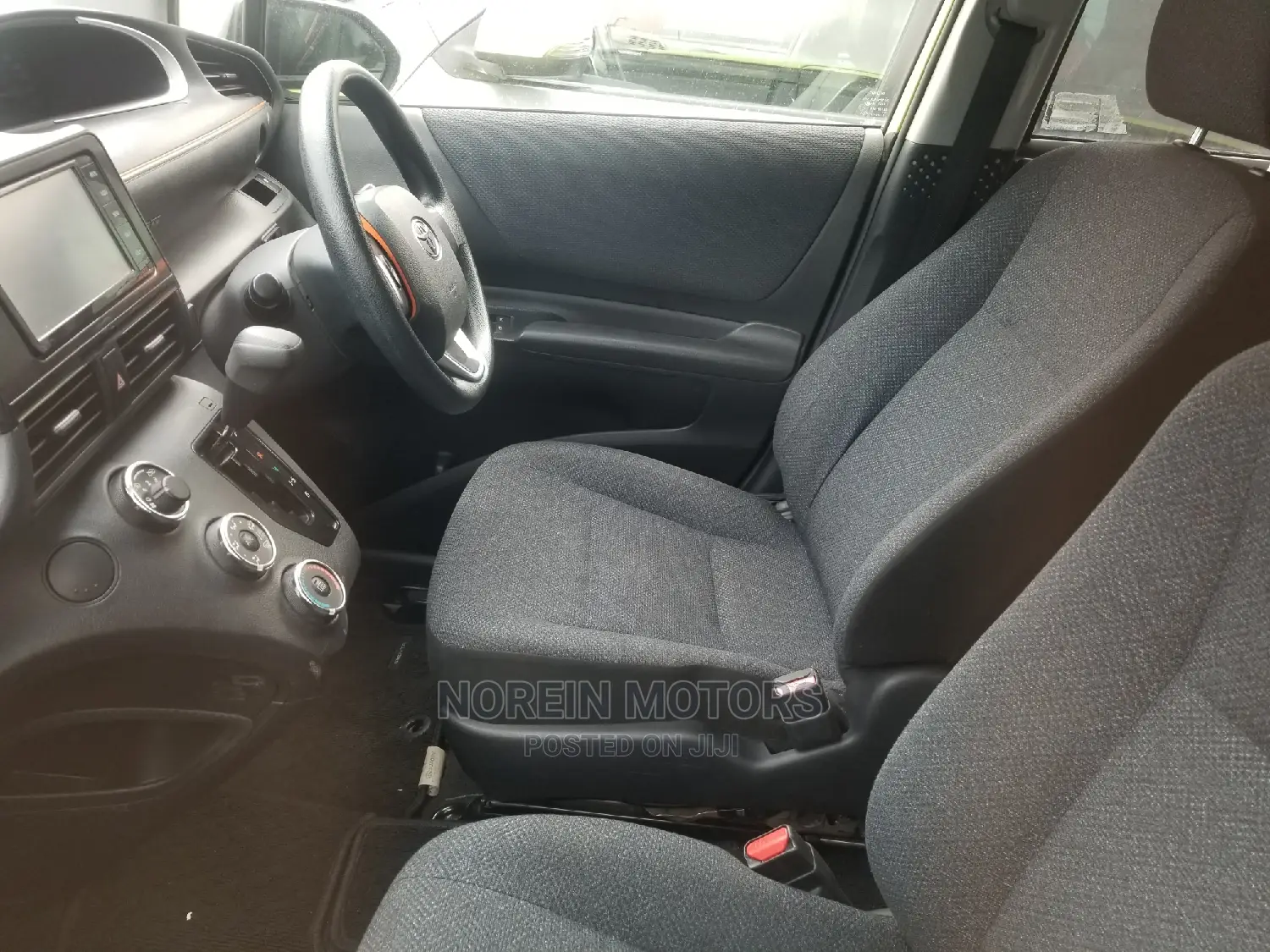 Toyota Sienta 1.5 AWD (6-Seater) 2015 Yellow