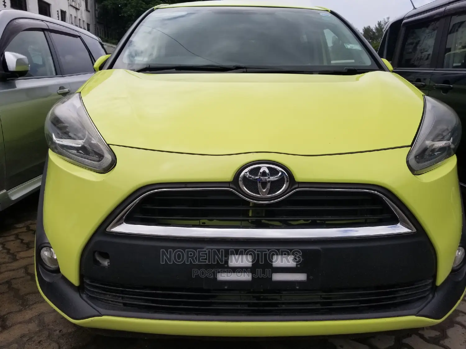 Toyota Sienta 1.5 AWD (6-Seater) 2015 Yellow