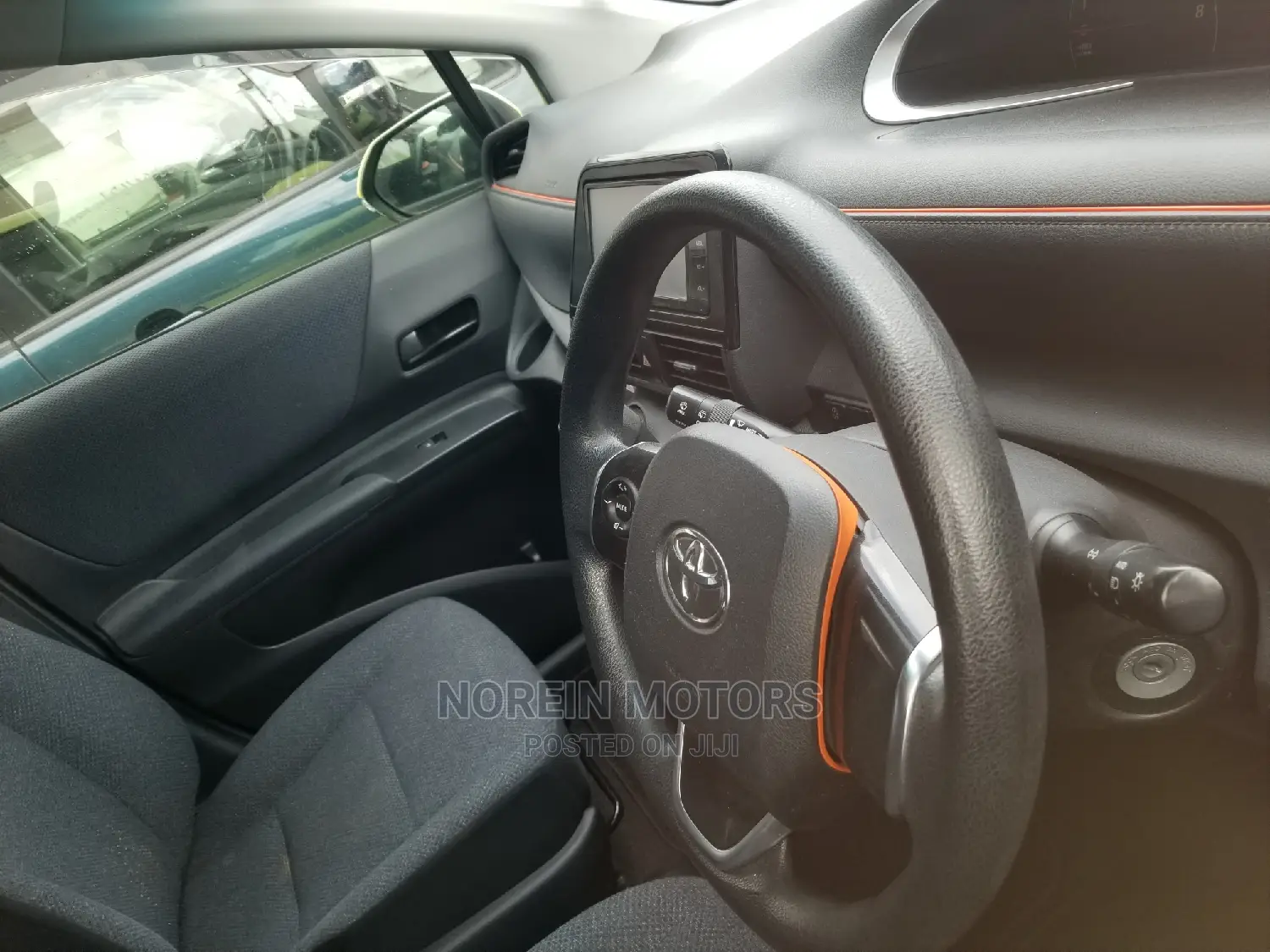 Toyota Sienta 1.5 AWD (6-Seater) 2015 Yellow