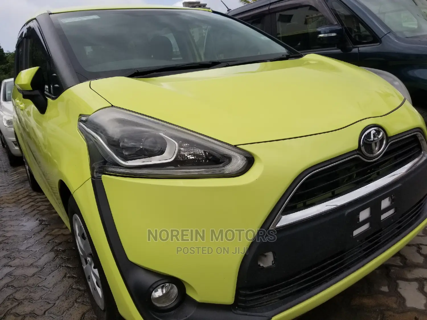 Toyota Sienta 1.5 AWD (6-Seater) 2015 Yellow