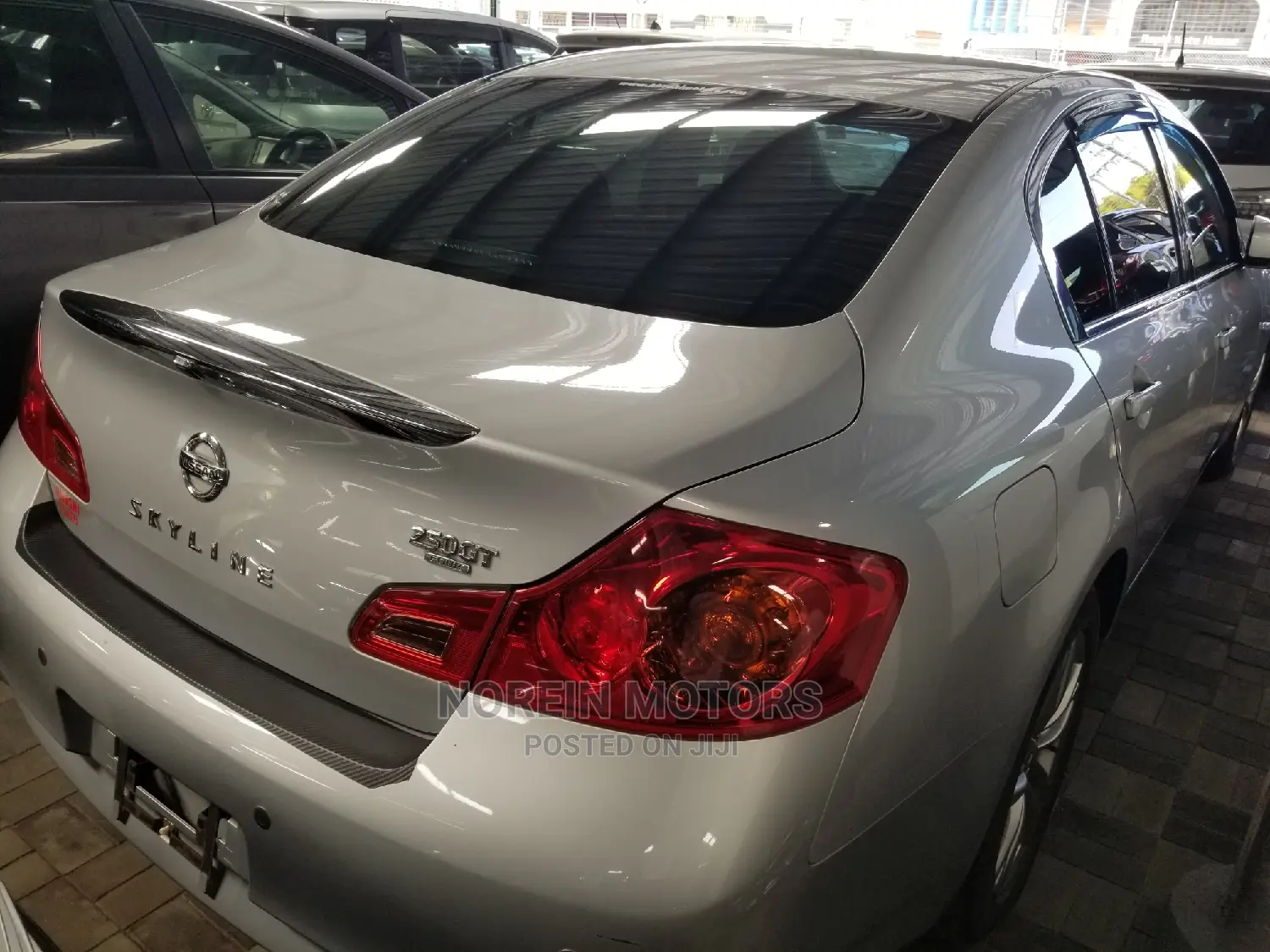 Nissan Skyline 2015 Silver