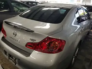 Nissan Skyline 2015 Silver