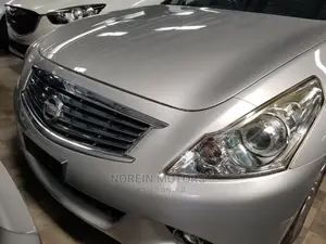 Nissan Skyline 2015 Silver