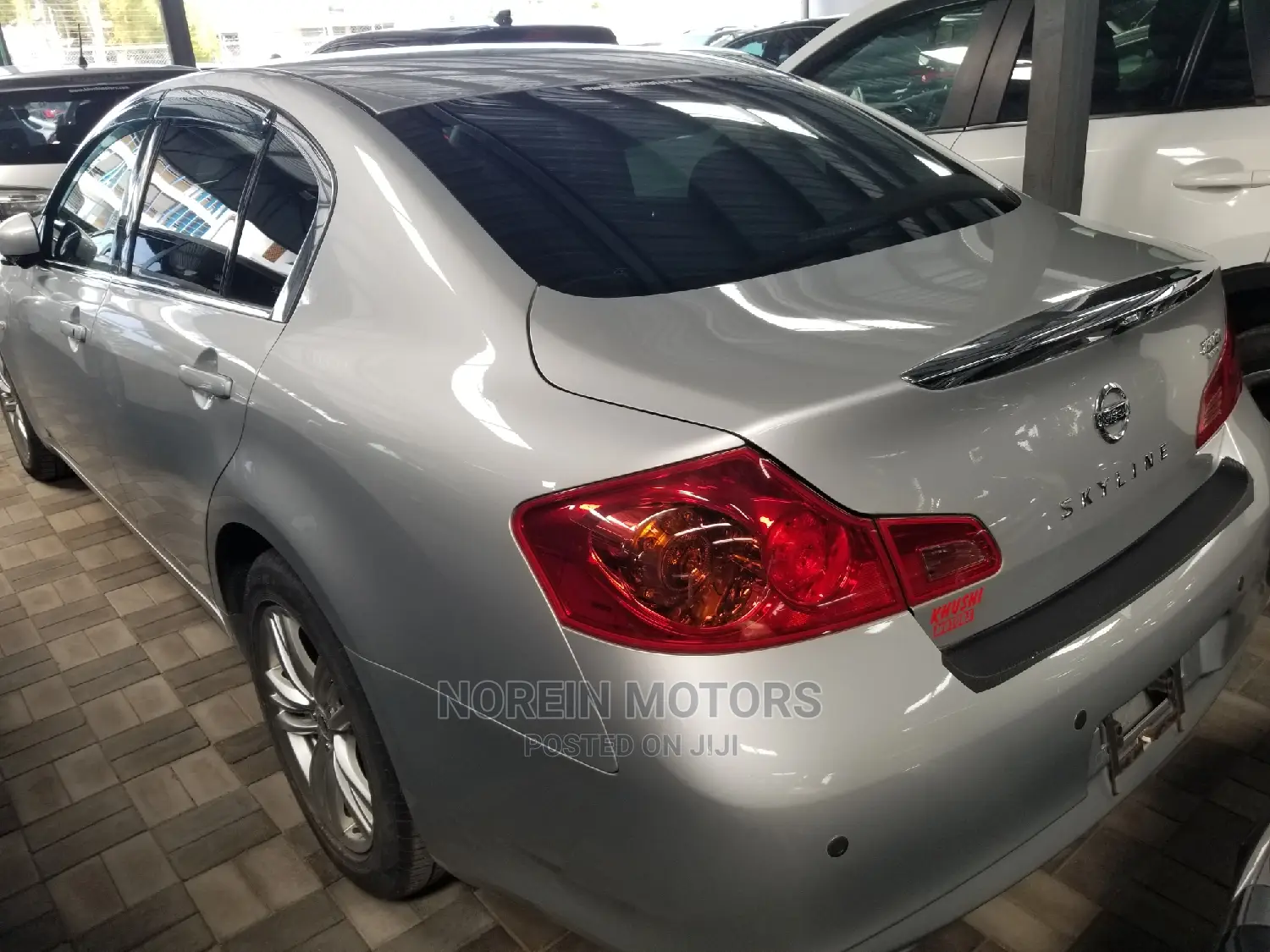 Nissan Skyline 2015 Silver