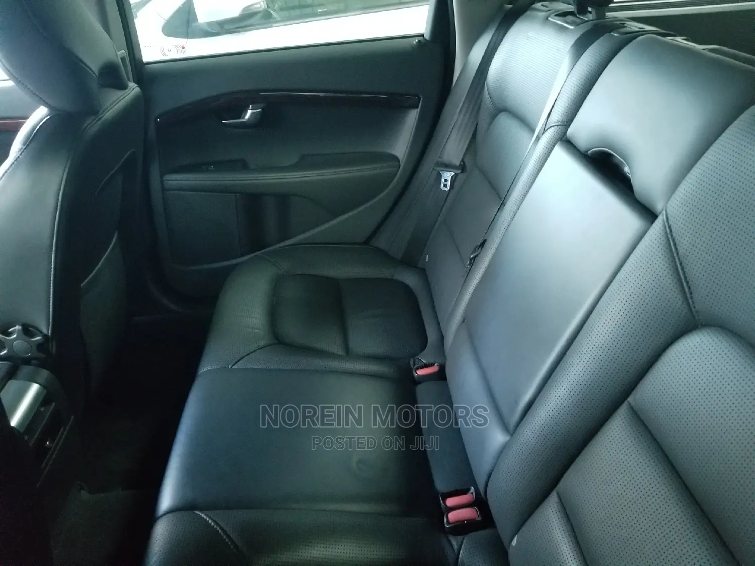 Volvo V70 2015 Black