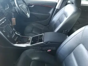 Volvo V70 2015 Black
