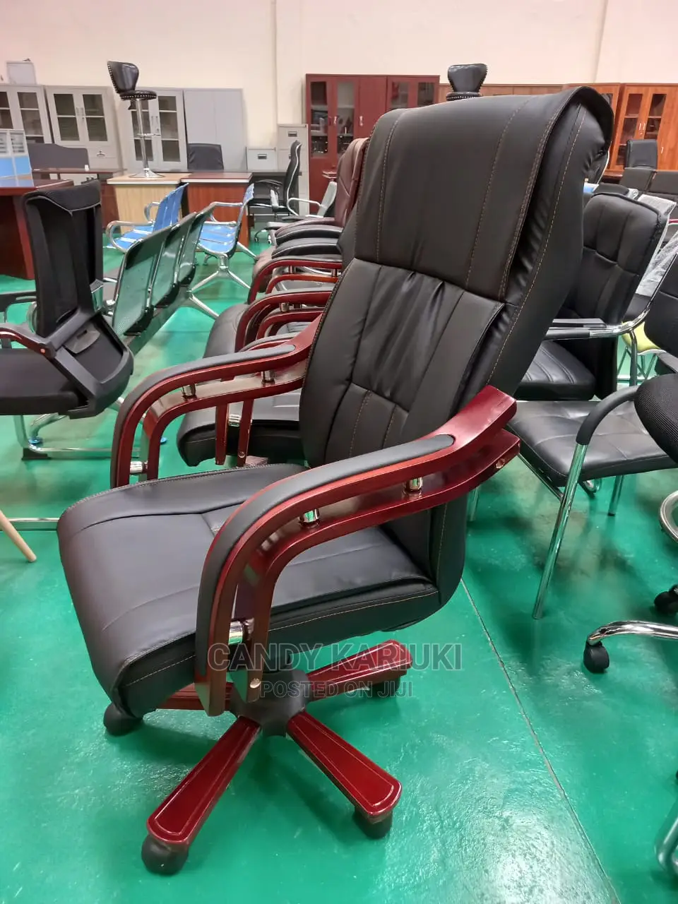 Modern and Comfy Office Chair