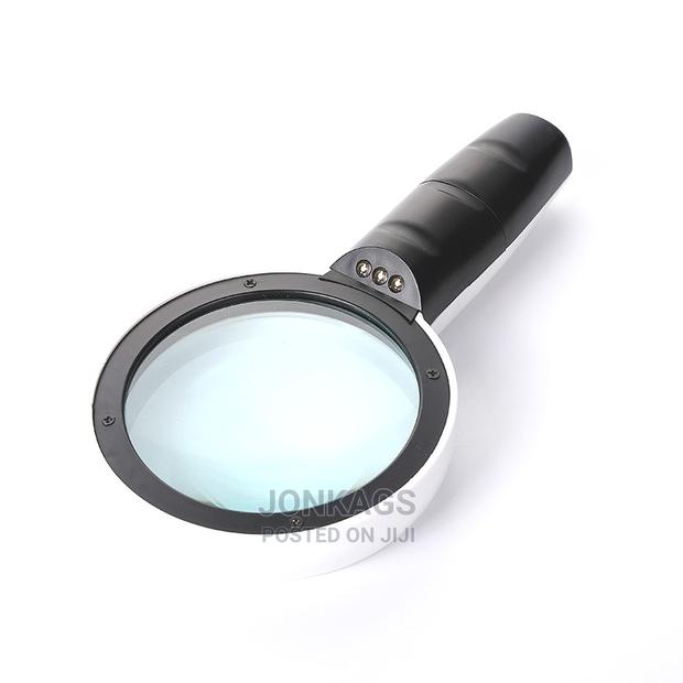 Thick Lens Magnifying Glass - main view