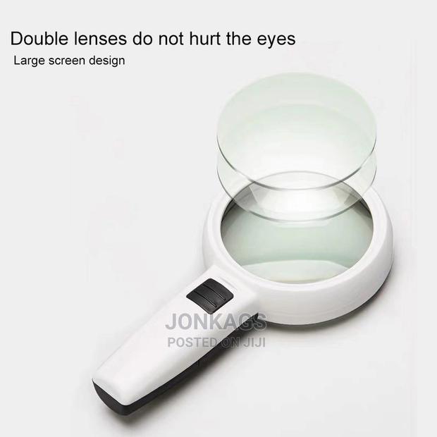 Thick Lens Magnifying Glass - thumbnail 10