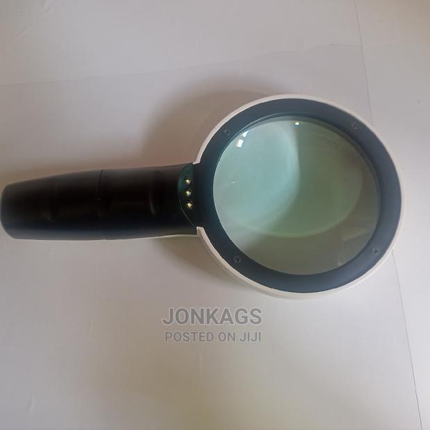 Thick Lens Magnifying Glass - thumbnail 20