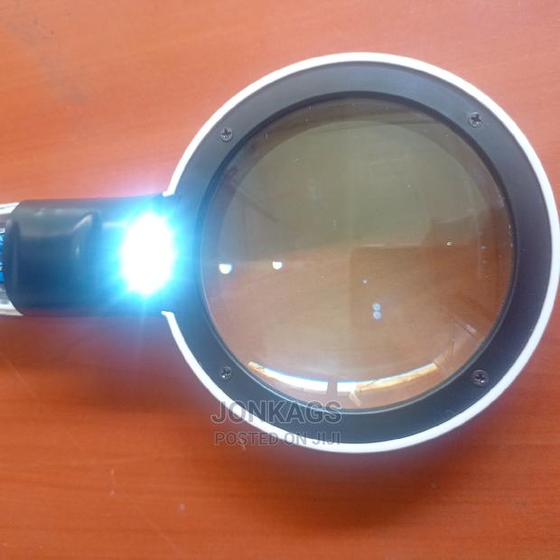 High Magnification Handheld Lens - main view