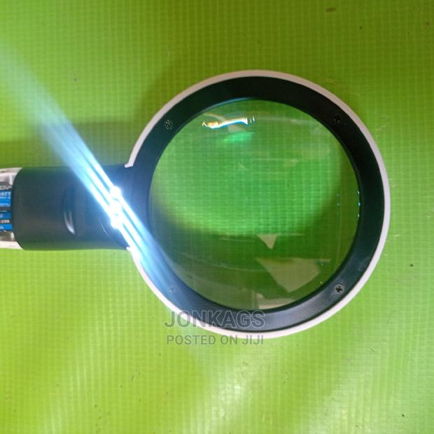 Handheld 110mm Magnifying Glass - thumbnail 3