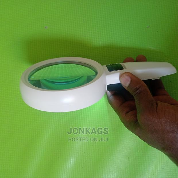 Handheld 110mm Magnifying Glass - thumbnail 4