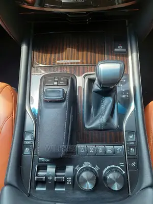 Lexus LX 2017 White