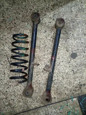 Suzuki Vitara Rear Arms and Springs on Offer.