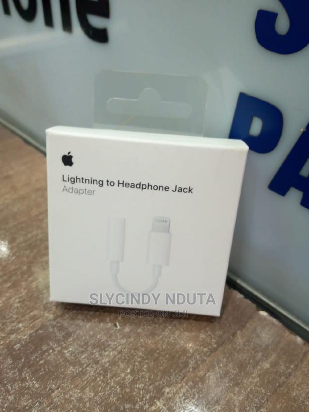 Apple Lightning to Headphones Jack Adapter