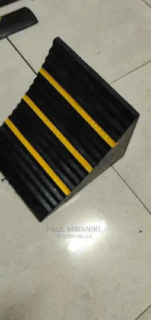 Rubber Wheel Stopper. ( Lorry)