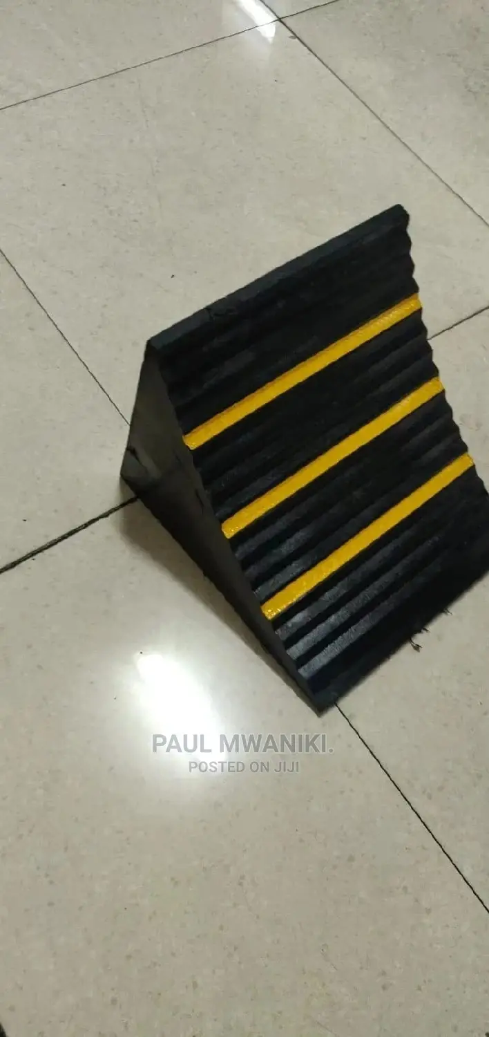 Rubber Wheel Stopper. ( Lorry)