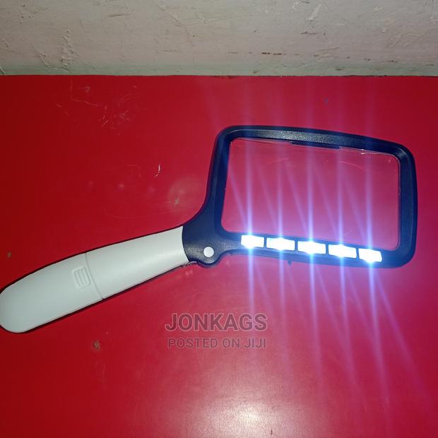 Magnifying Glass With 5 LED Lights - main view