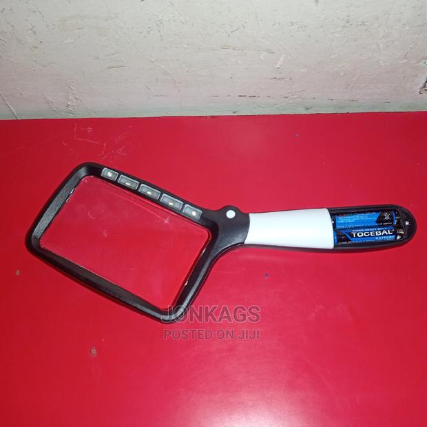 Magnifying Glass With 5 LED Lights - thumbnail 4