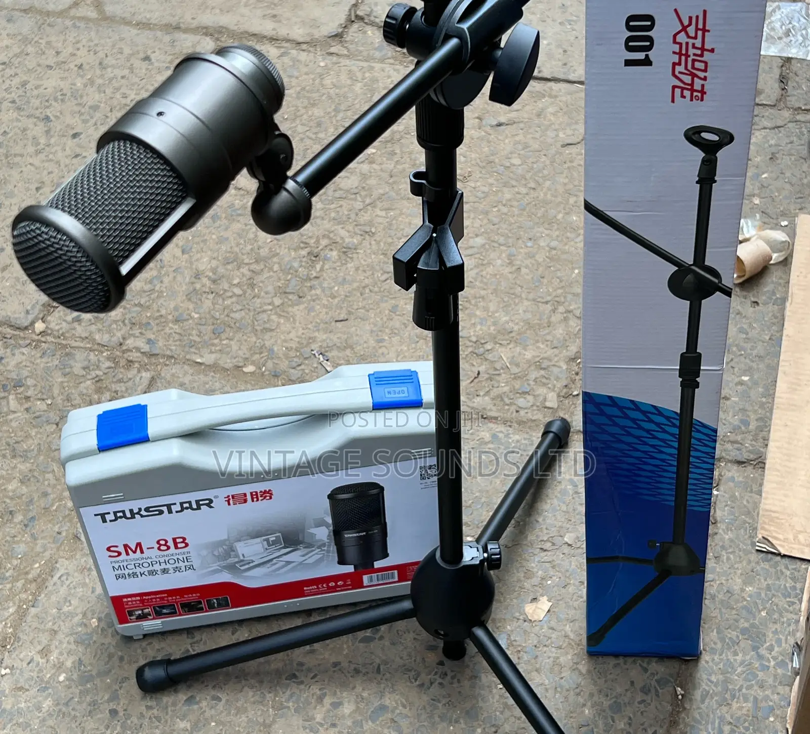 Takstar Sm 8B Condenser Microphone With a Stand