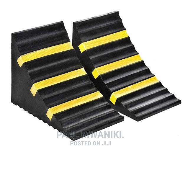 Rubber Wheel Chocks For Trailers, Trucks