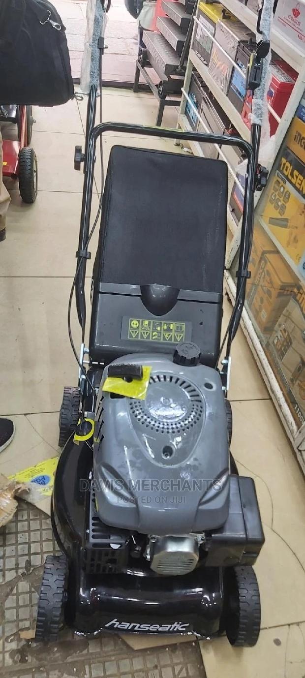 High Quality Lawnmower Complete With a Bag