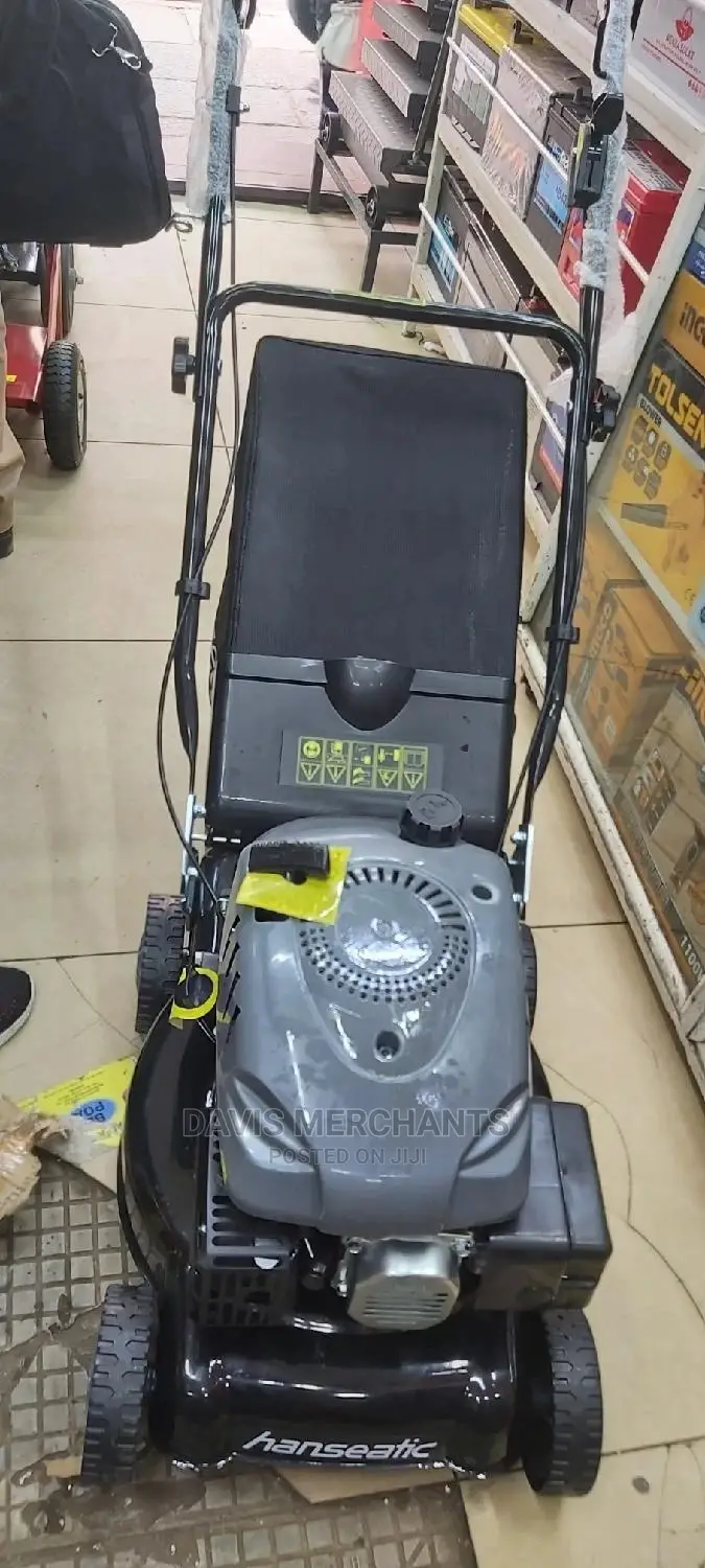High Quality Lawnmower Complete With a Bag