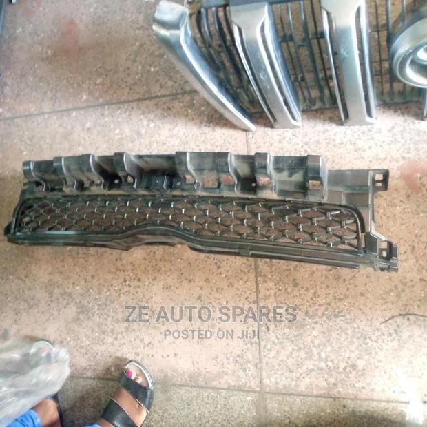 Voxy 2012 Grill