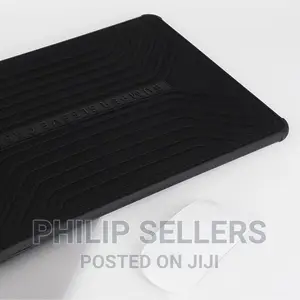 Voyage Bumper Sleeve - Macbook 13 "Sleeve - Black