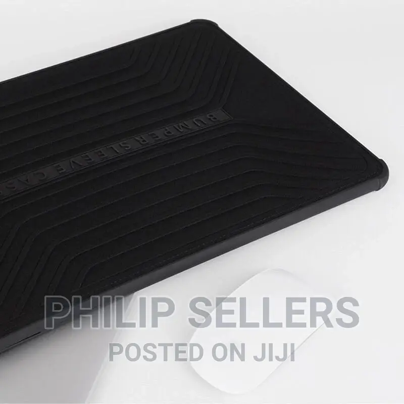 Voyage Bumper Sleeve - Macbook 13 "Sleeve - Black