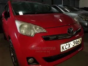 Toyota Ractis 1.3 FWD 2013 Red