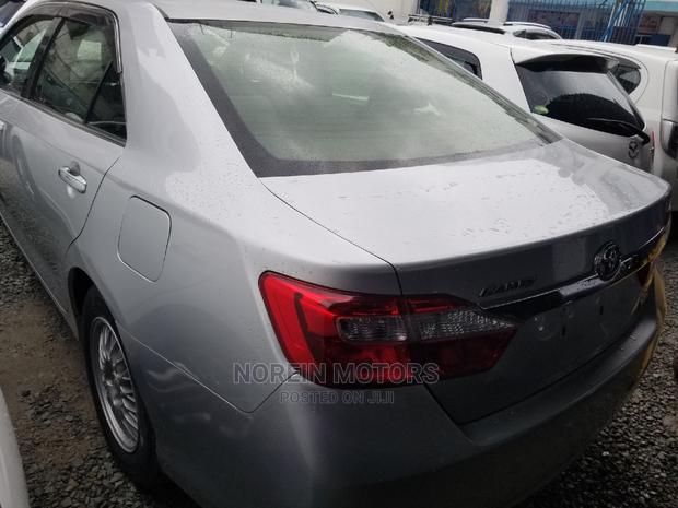 Toyota Camry 2015 Silver - thumbnail 10